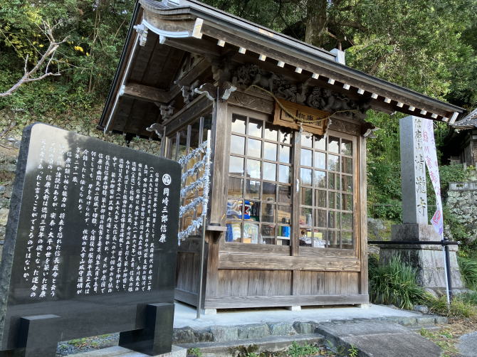 �l���s�M�N�R���뎛�̓����